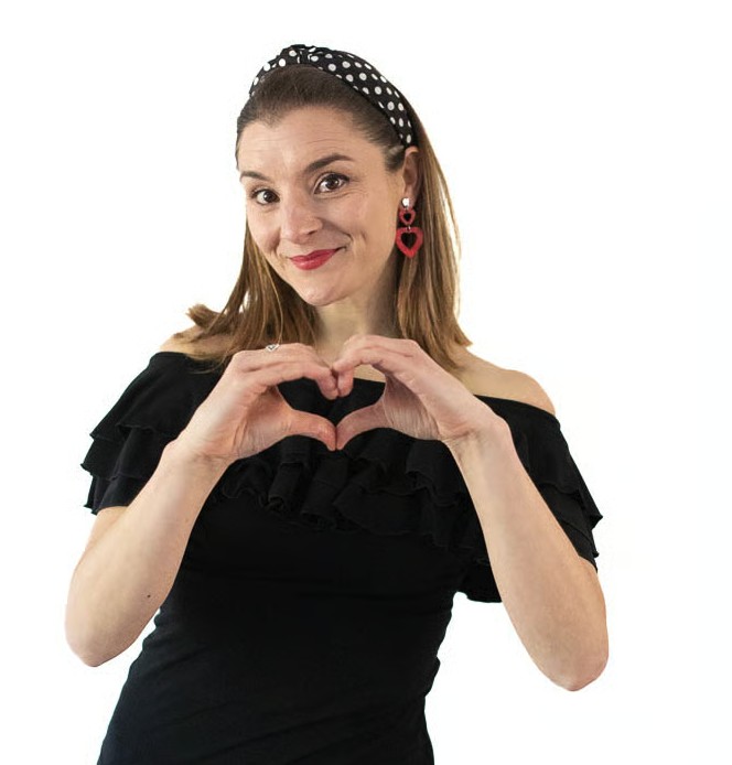Julia Gómez making a heart shape with her hands